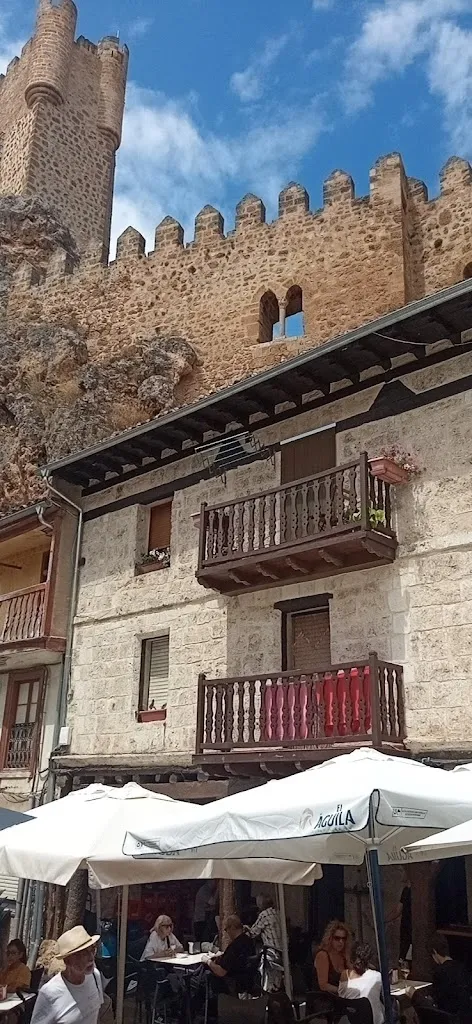 Javana_La Roca_Frías_review