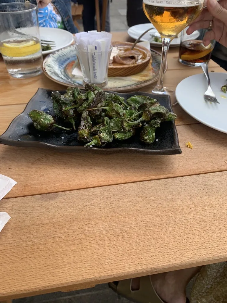 J C_La Jefatura_Santiago de Compostela_review