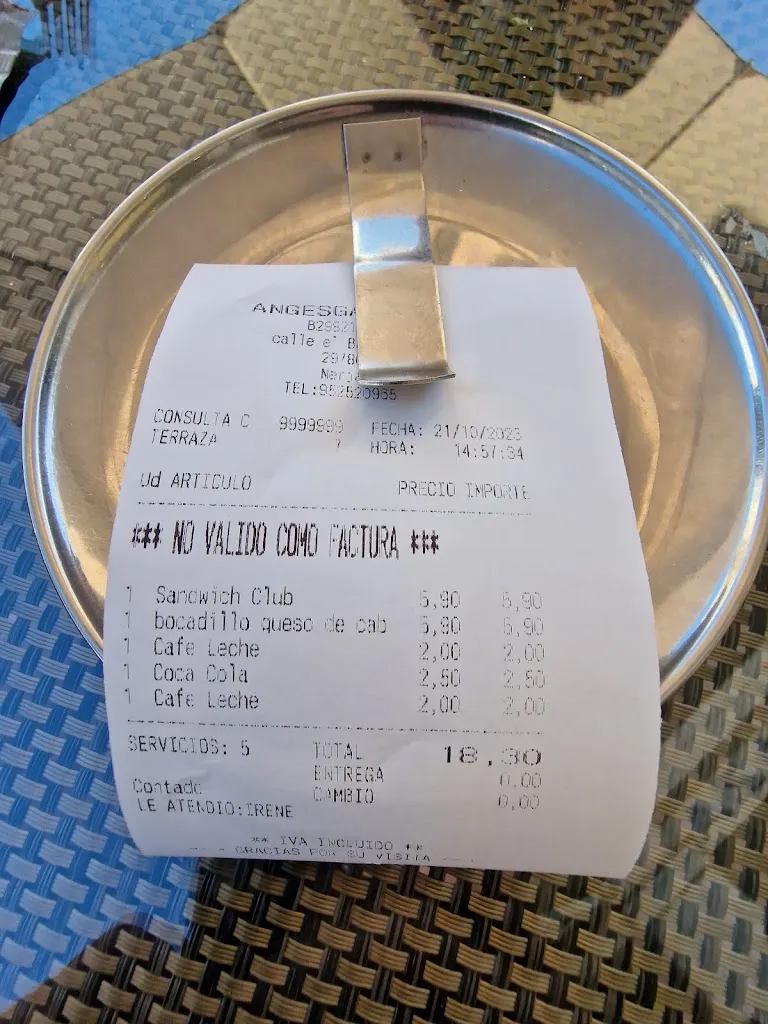 Ian Lomax_Cafeteria Bar Mena_Espinosa de los Monteros_review