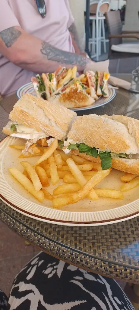 Suzi Lomax_Cafeteria Bar Mena_Espinosa de los Monteros_review