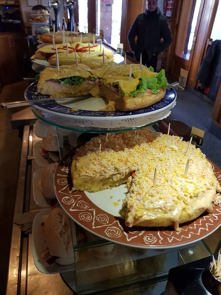 Cafeteria Bar Mena_Espinosa de los Monteros_slider_image_2