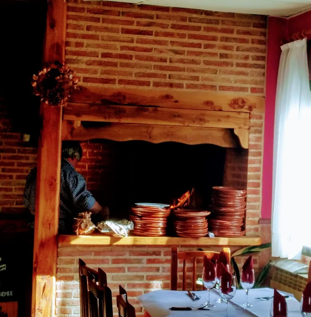 Hostal-Restaurante El Chato_Hontoria de Valdearados_slider_image_1