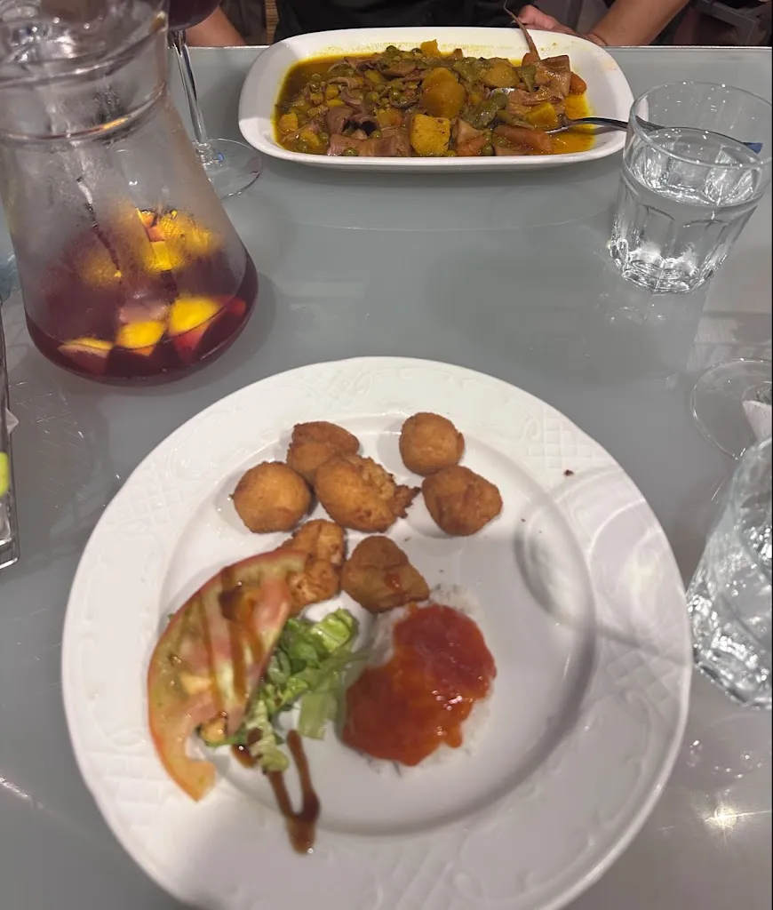 Suen Melo_Casa Manolo_Santiago de Compostela_review