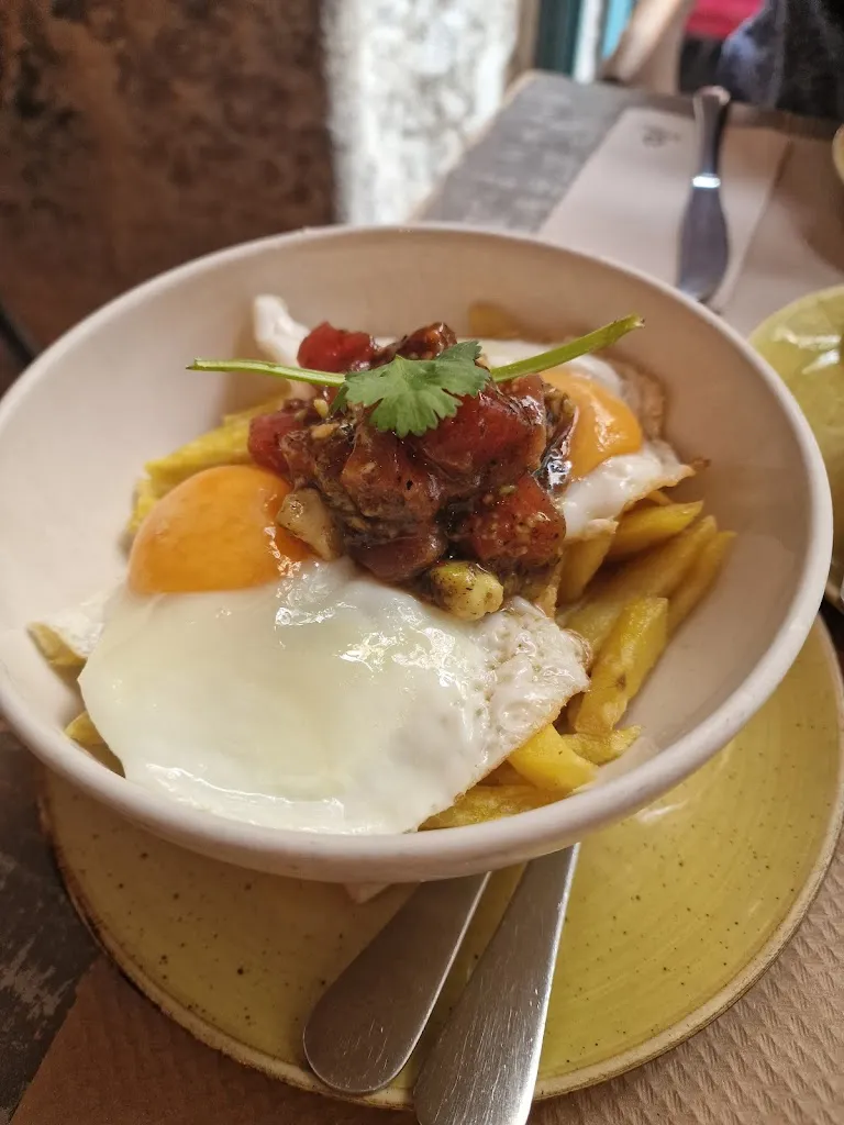 Stephanie Hoang_Maricastaña_Jurisdicción de Lara_review