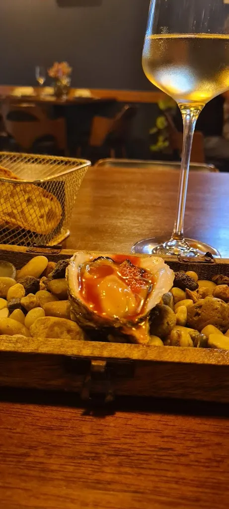 Pedro Souza_Benedita Elisa_Santiago de Compostela_review