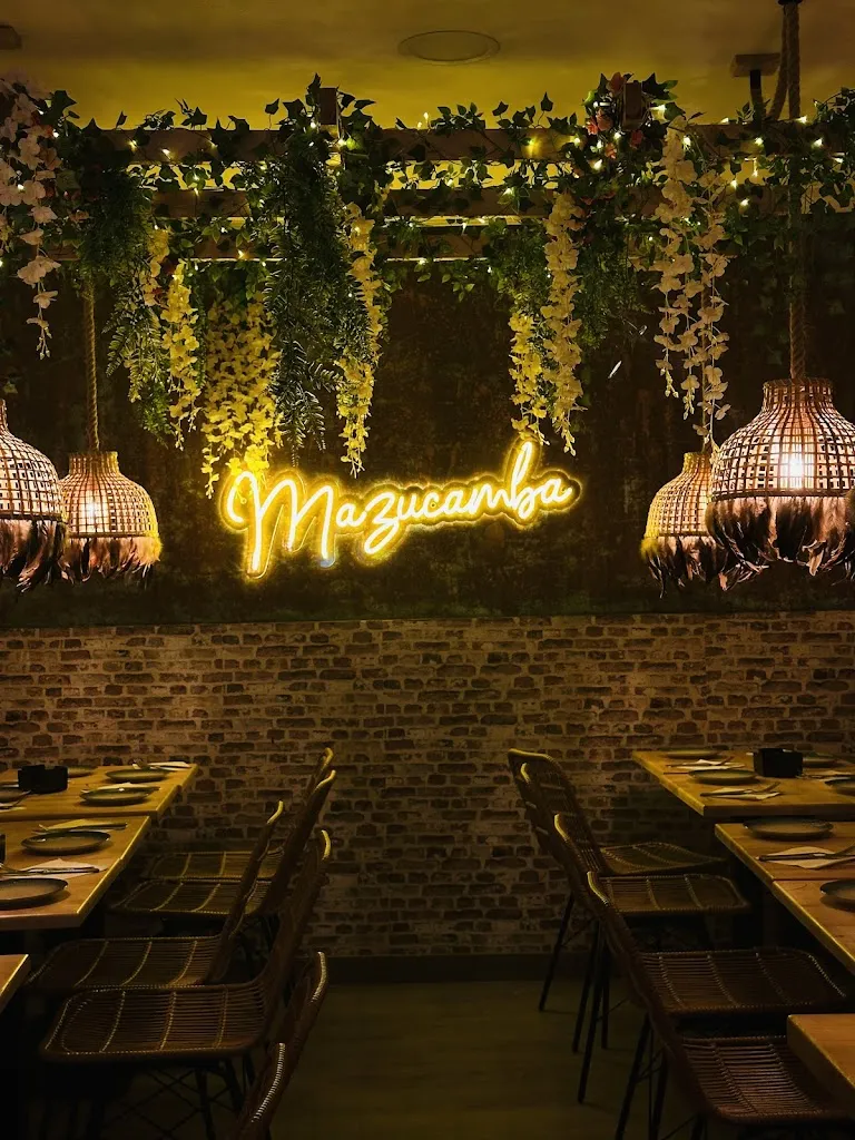 Restaurante Mazucamba Street Food_Mazuela_slider_image_1