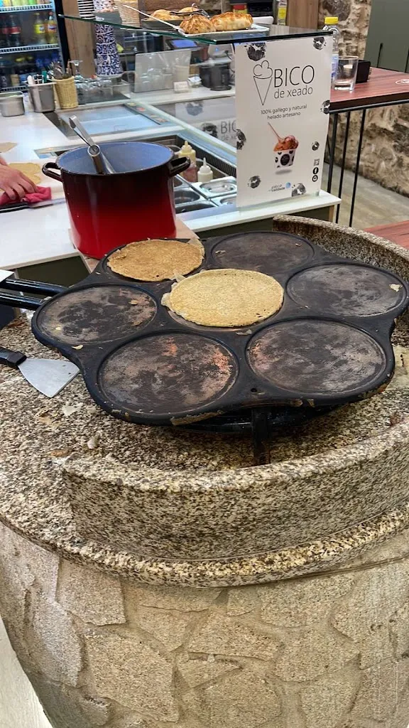 Rob J_Demasiao Stylo Galego_Santiago de Compostela_review