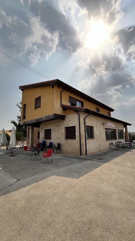 Camilo Dinamarca_Bar Hostal San Antonio_Nebreda_review