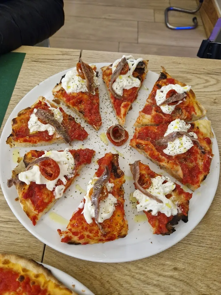 Mirko Capanna_Pizzeria KonviviuM by Menaguale_Montorio_review