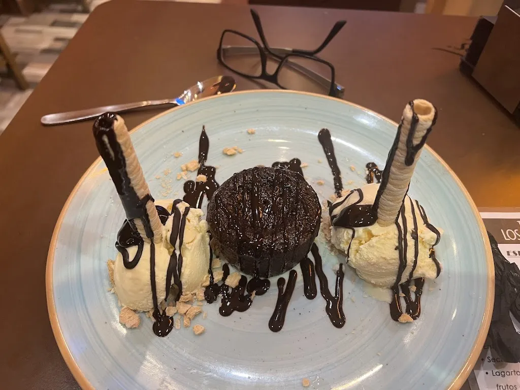 Seth Chandler_Bar restaurante Taberna Los Madriles_Padilla de Arriba_review