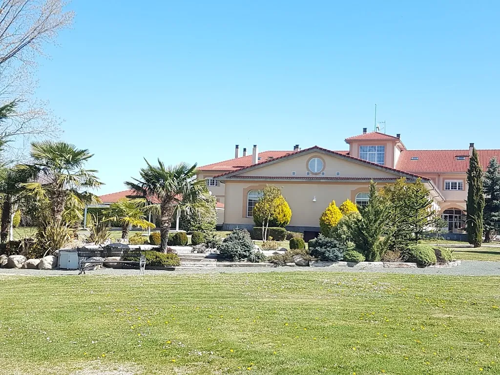 Hotel Restaurante La Alhama restaurant in Medina de Pomar