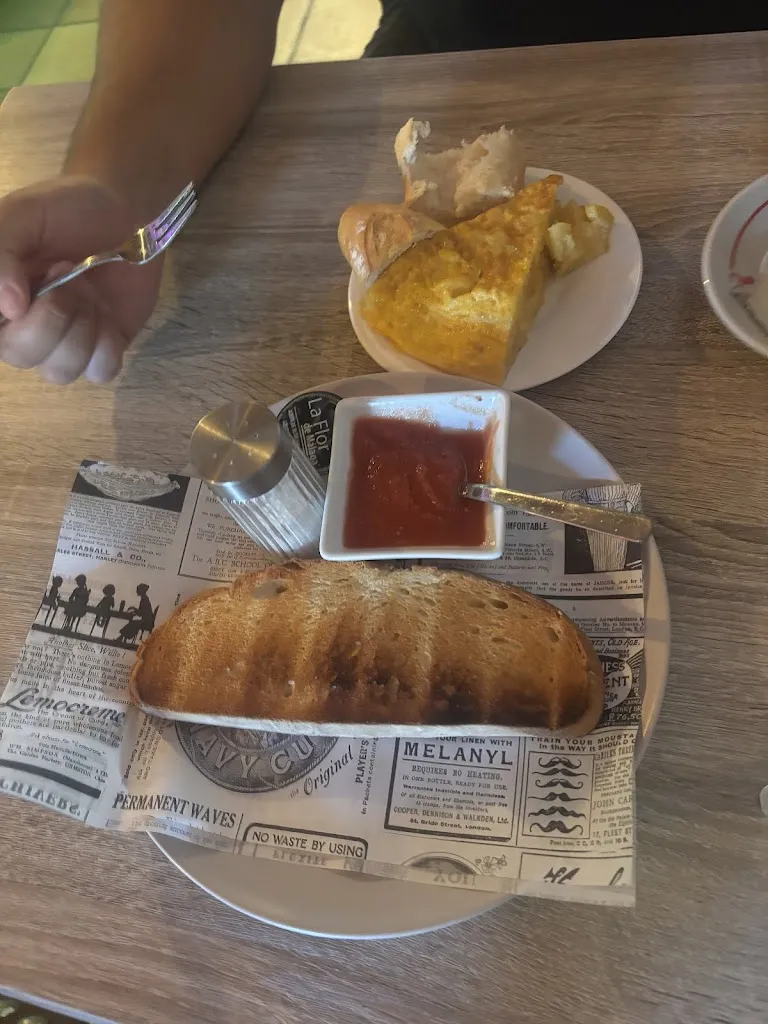 Camila Elviro Romero_Blanco Pineda_Pineda de la Sierra_recensione