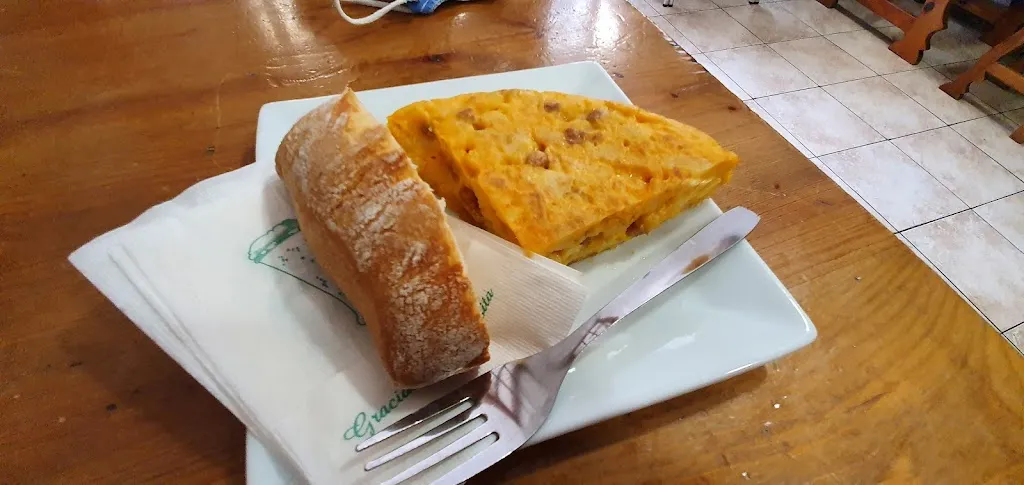 Taberna Don Ramón (La Cachita) restaurant in Poza de la Sal