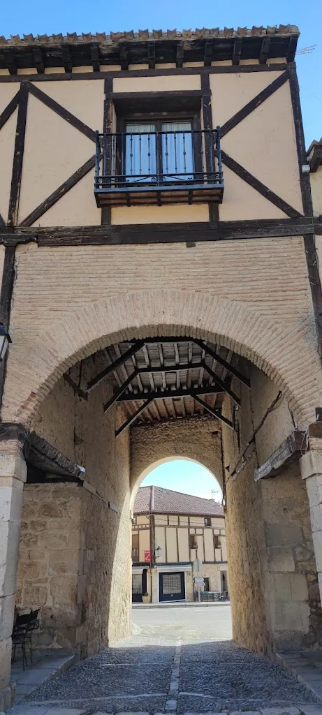 Teodoro Galindo_Muralla de Peñaranda de Duero_Peñaranda de Duero_recensione