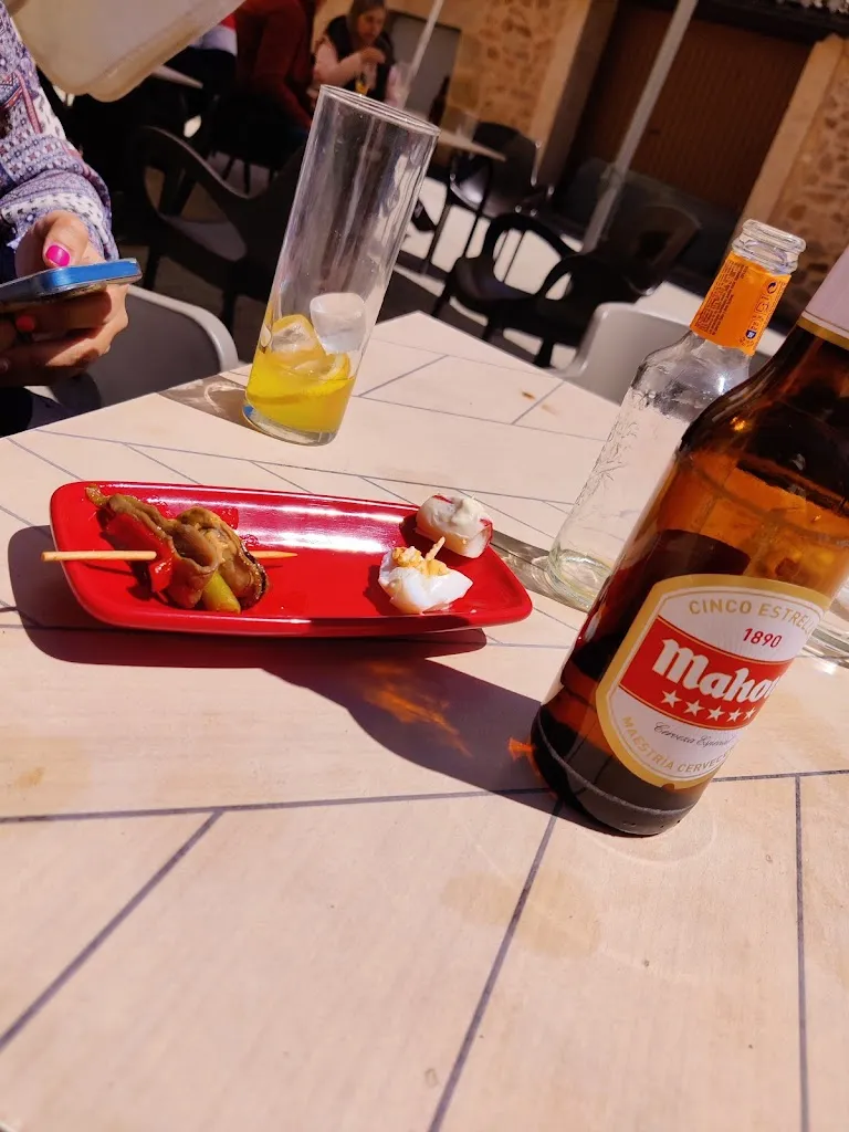 Antonio Pulido_Bar delpi_Pinilla de los Barruecos_review