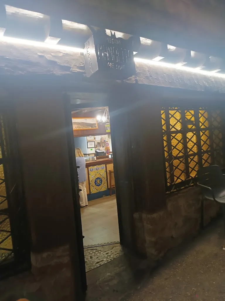 Noemí A._Meson Manolito_Pradoluengo_review