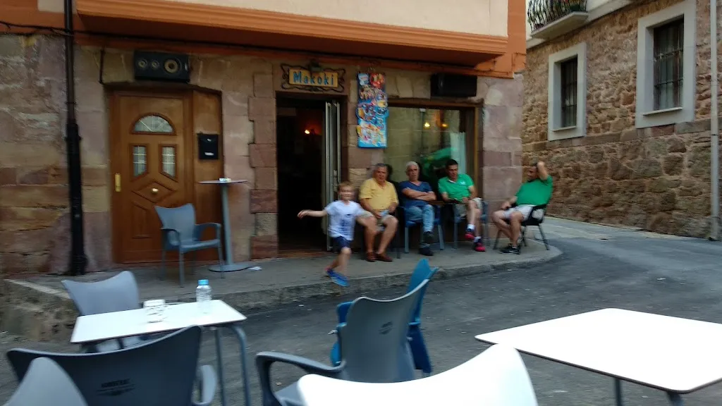 Arian_Bar Makoki_Pradoluengo_review