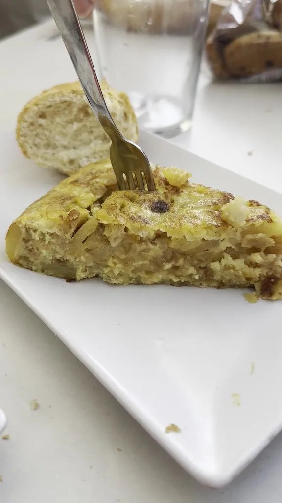 Mariano Parra_Cafe Bar Regoluna_Pradoluengo_recensione