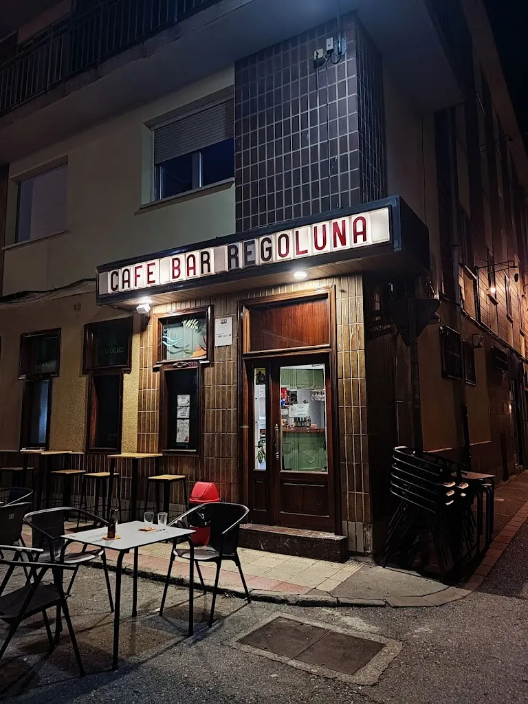 Cafe Bar Regoluna restaurant in Pradoluengo