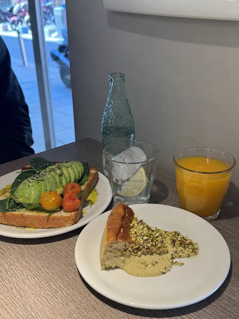 Owie Cheung_CARACOLA Antón Martín_Sobrado_review