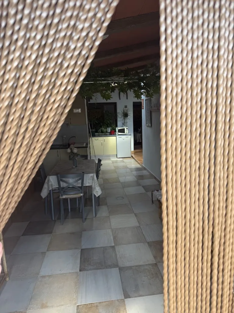 Neal Crost_Restaurante-Hostal Fuente de Rabé_Rabé de las Calzadas_review