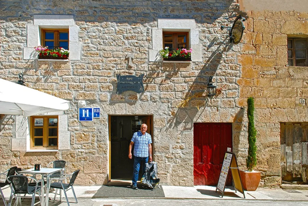 Restaurante-Hostal Fuente de Rabé_Rabé de las Calzadas_slider_image_1