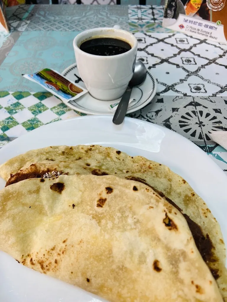 Evelyn Caballero_Bar restaurante el regreso a HONDURAS_Reinoso_review