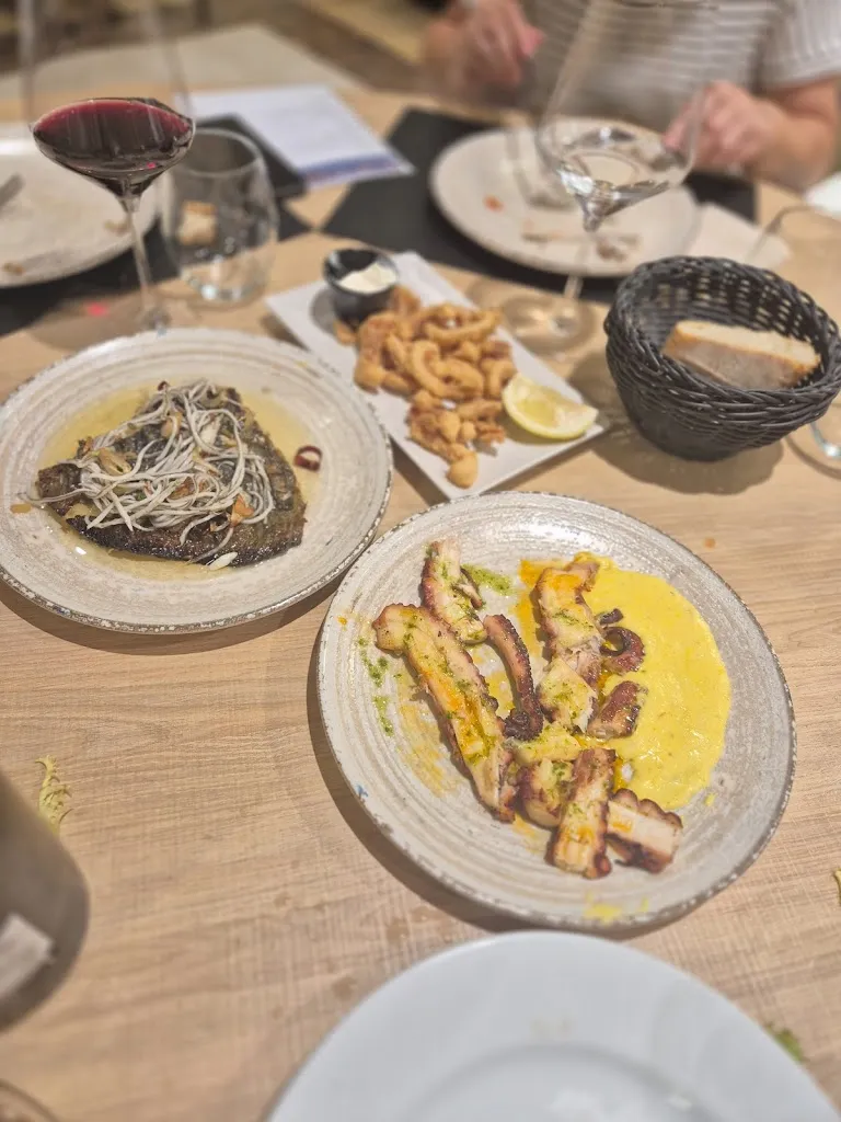 Diego Gutiérrez_Bar Cafetería Restaurante- Área de servicio_Quintanillas Las_review