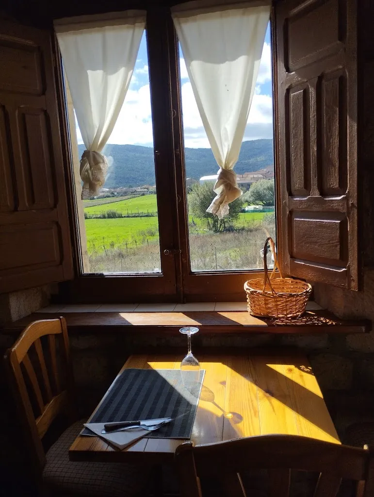 Victor Sáez Pérez_Hotel del Médico_Regumiel de la Sierra_review