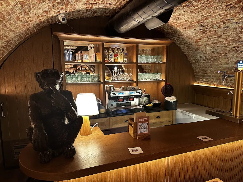 HUNDRED restaurant in Roa