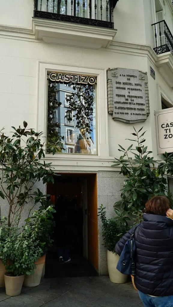 Herns Hermida_Castizo Sagasta_Rojas_recensione