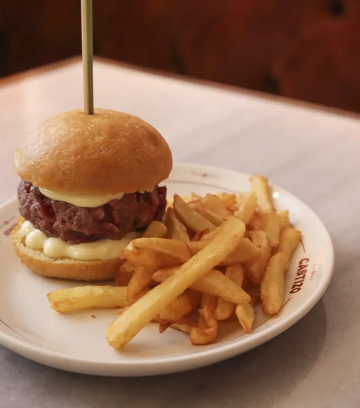 Castizo Sagasta_Rojas_slider_image_3