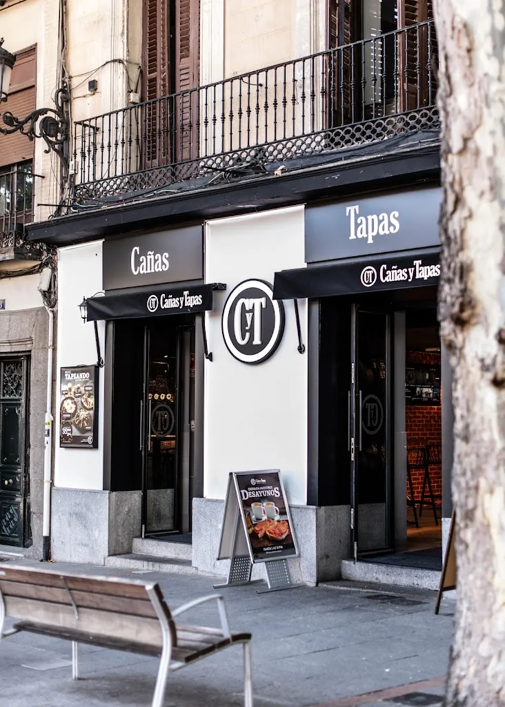 Cañas y Tapas restaurant in Santa Inés