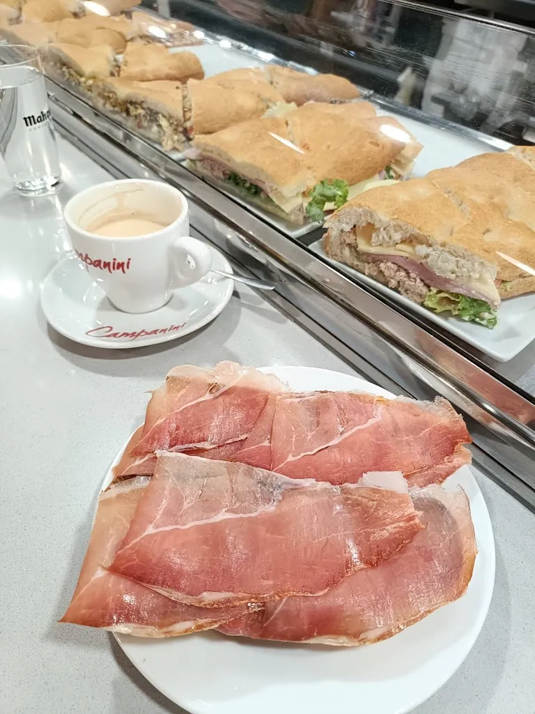 Silvia Gutiérrez_Bar-Restaurante El Viejo Oeste_Salas de los Infantes_review