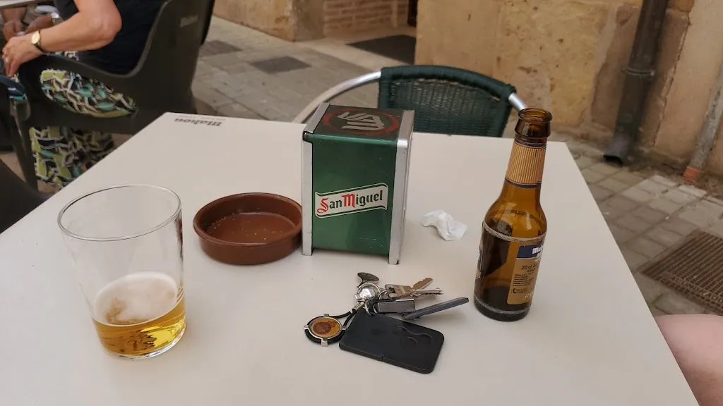 Enrique Salgado_Pub Tilos_Salas de los Infantes_review