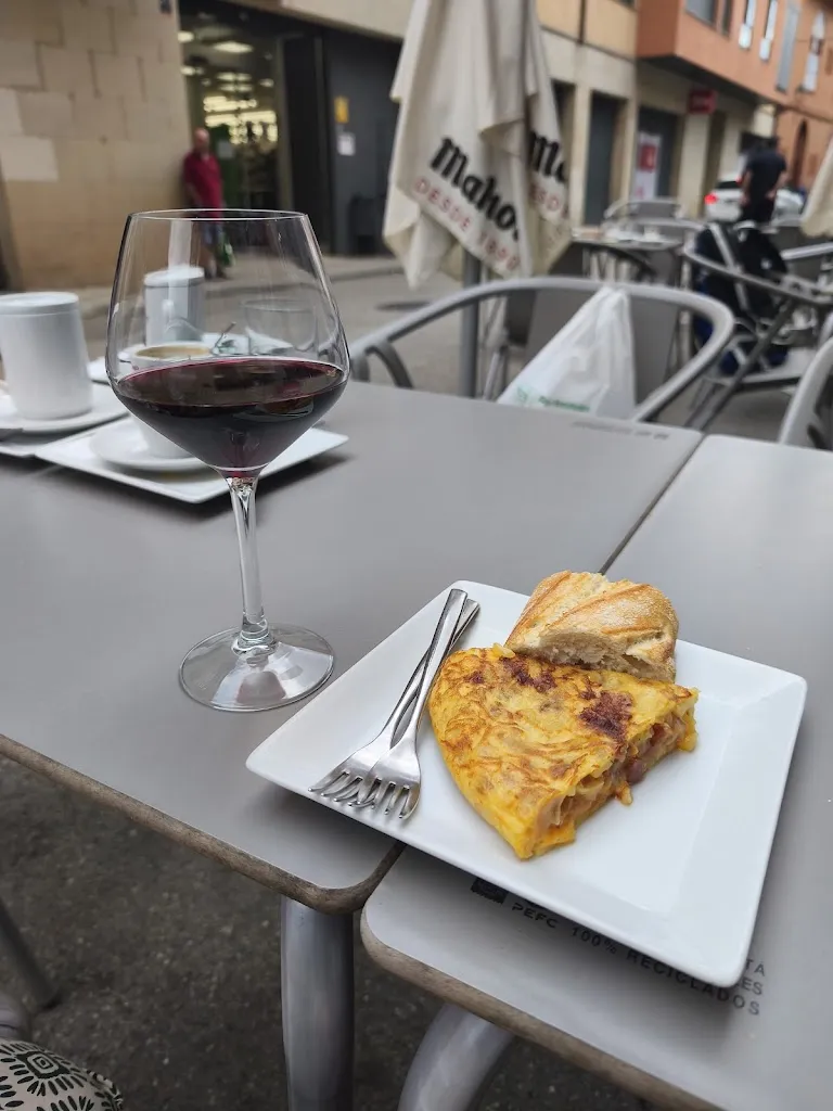 Juan Felipe_Café Mi Bar_Salas de los Infantes_review