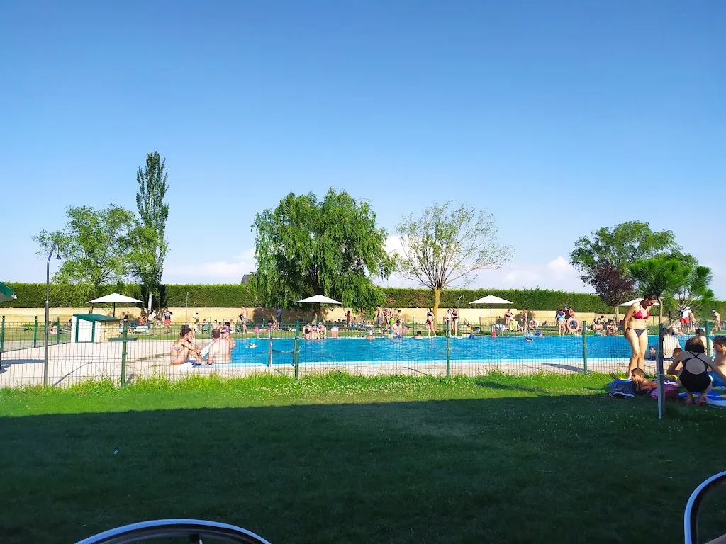 Sonia Gonzalez_Piscinas de Santa María del Campo_Santa María del Campo_review