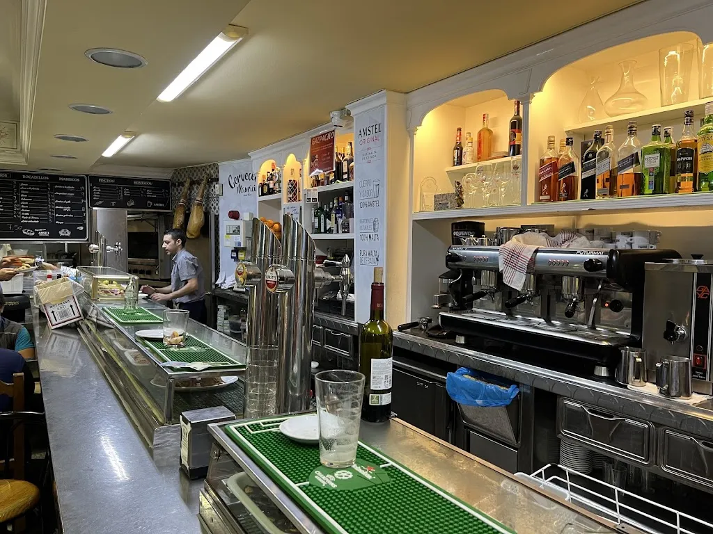 Simone Ugo_Bar Mauricio_Tejada_review