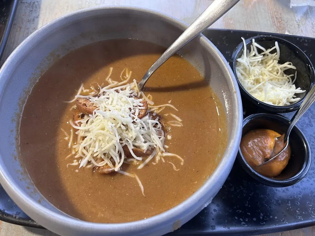 Ari Madrid_Cabane 44 ARES_Ares_review