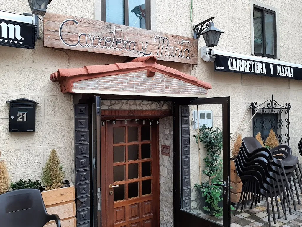 Carretera y Manta_Tubilla del Agua_slider_image_1