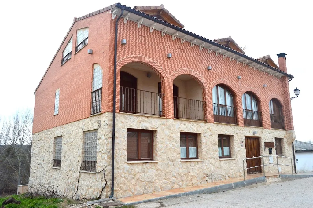 Rural House La Casona de Vadocondes restaurant in Vadocondes