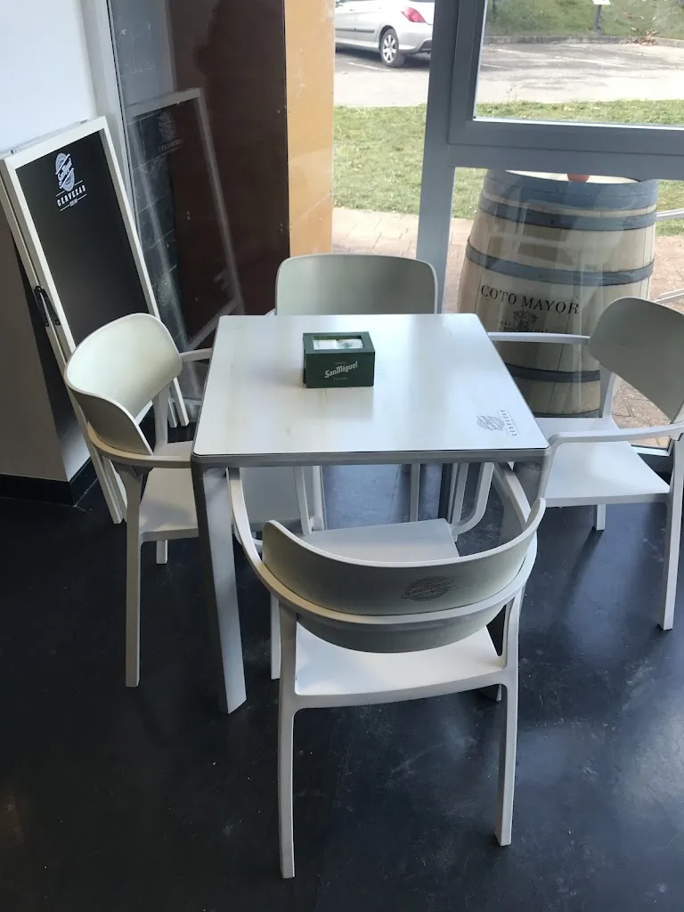 Kelvin Avelar_El Centro | Bar - Cafetería_Valle de Sedano_recensione