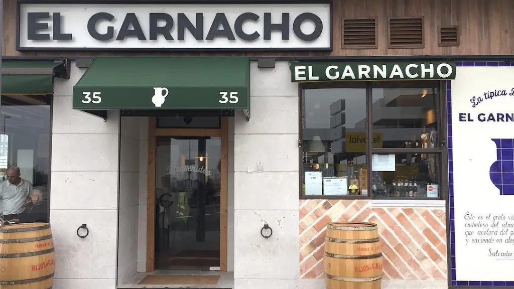 La Típica Bodega El Garnacho restaurant in Valle de Valdelaguna