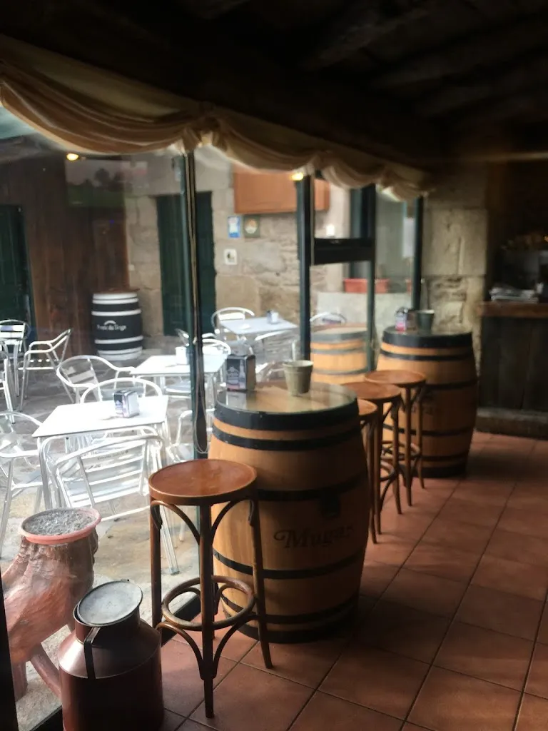 Casa rural restaurante O castiñeiro restaurant in Vilasantar