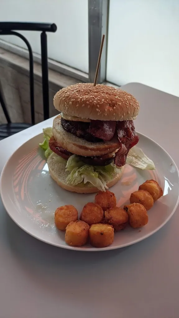 Victor Lora_Bar Casablanca Cafe_Vid de Bureba La_review