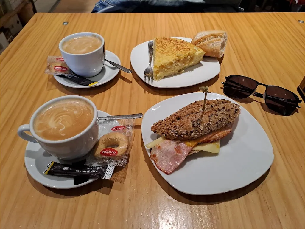 Xabier_Nain Bar Café_Valle de Mena_review