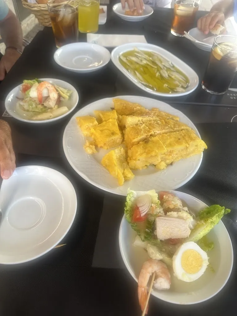 Angela isa quesada_Bar Arroyo_Villagonzalo Pedernales_review