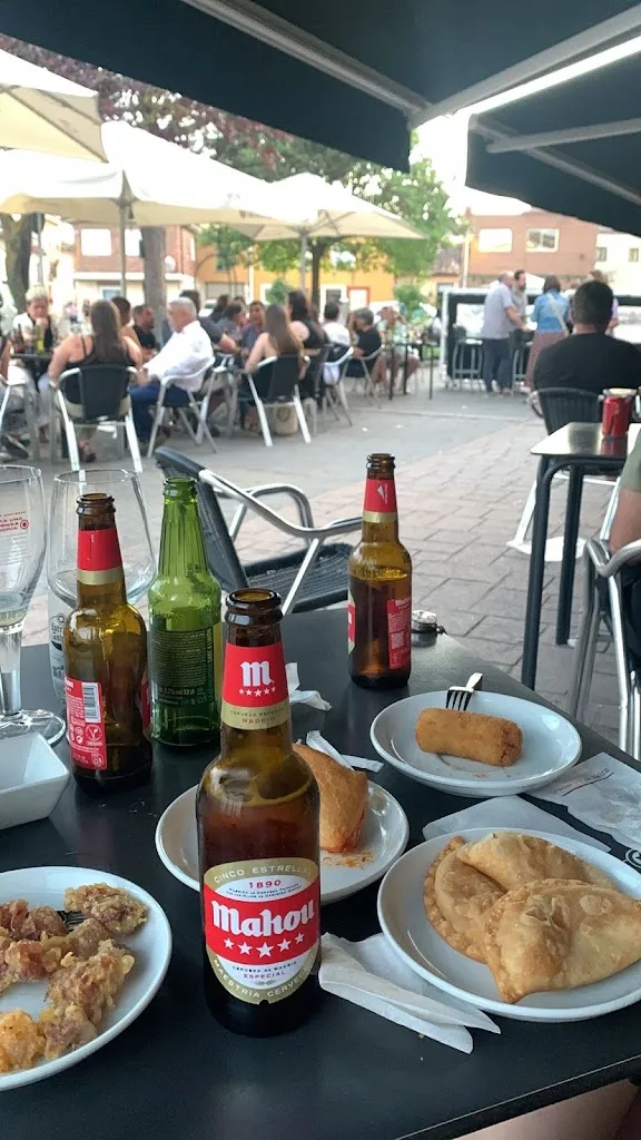 Laura Molina_Bar Arroyo_Villagonzalo Pedernales_review