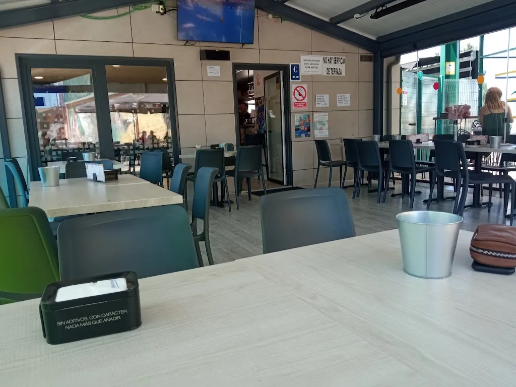 Bar Las Piscinas restaurant in Villagonzalo Pedernales