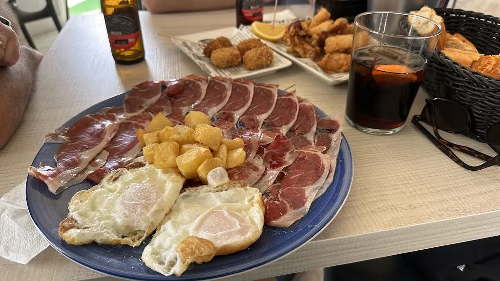 Bar Las Piscinas_Villagonzalo Pedernales_slider_image_2